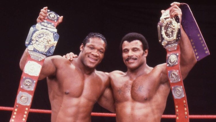 Rocky Johnson (derecha) y Tony Atlas (izquierda), campeones de WWE/Instagram