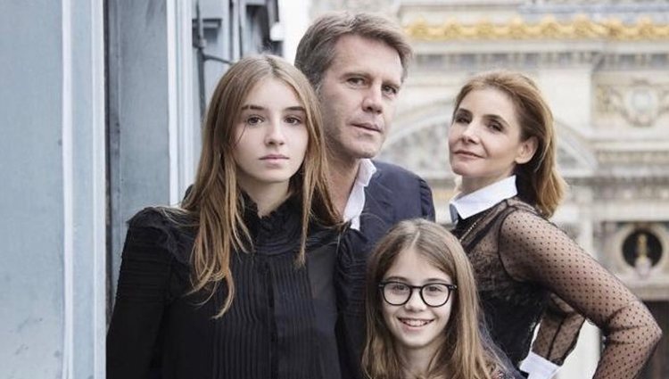 Filiberto de Saboya y Clotilde Coureau con sus hijas, Victoria y Luisa | Instagram