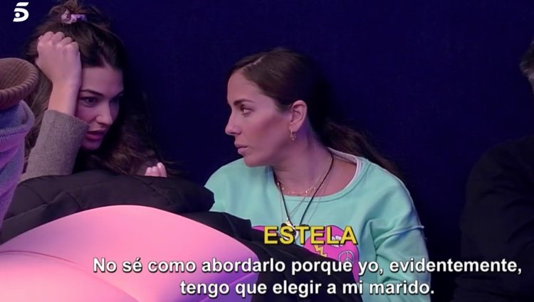 Estela Grande hablando con Anabel Pantoja en 'El Tiempo del Descuento'|Foto: telecinco.es