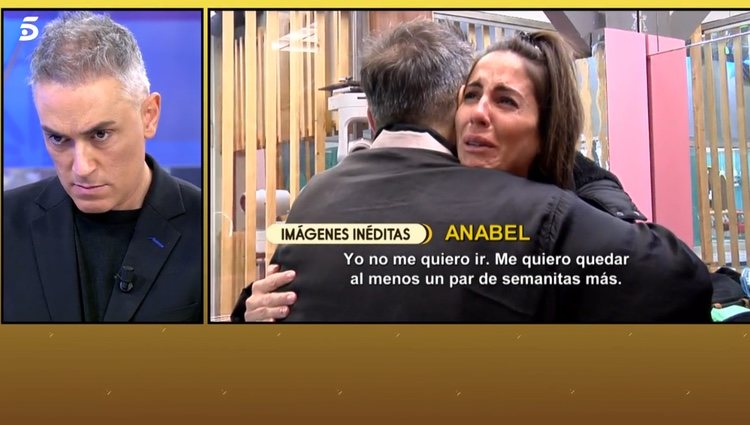 Anabel Pantoja siendo consolada por Maestro Joao / Telecinco.es