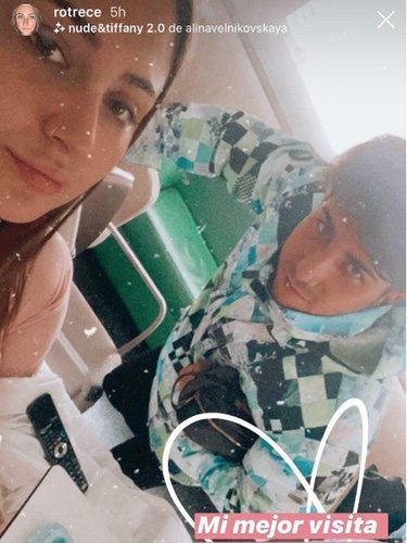 Rocío Flores junto a su novio en el hospital/Instagram