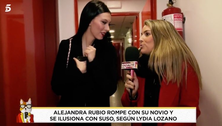 Alejandra Rubio esquivando las preguntas de la prensa/Foto: telecinco.es