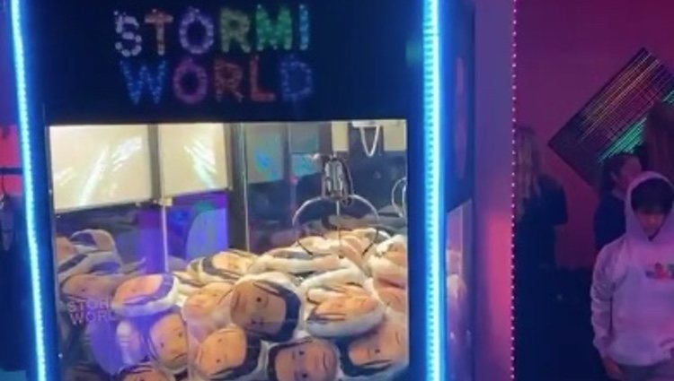 Juego con caras inflables de Stormi/Instagram