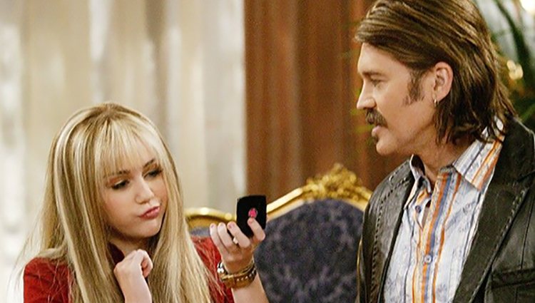 Miley Cyrus y su padre en 'Hannah Montana'| Foto: Disney