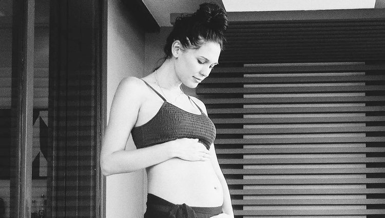 Brittany mostrando su barriga de embarazada/Foto: Instagram