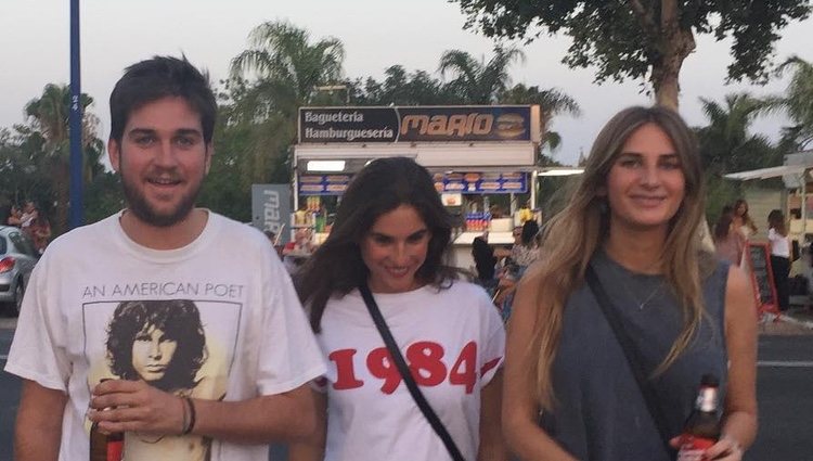 Lourdes Montes en el centro, junto a sus hermanos Sibi y Curro en un concierto/Foto:Instagram