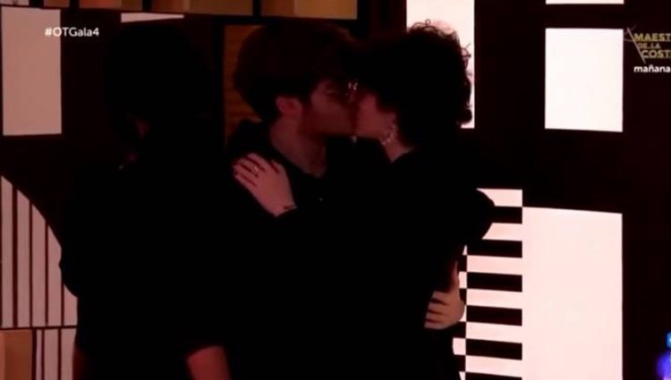 El beso entre Anne y Gèrard | Foto: TVE