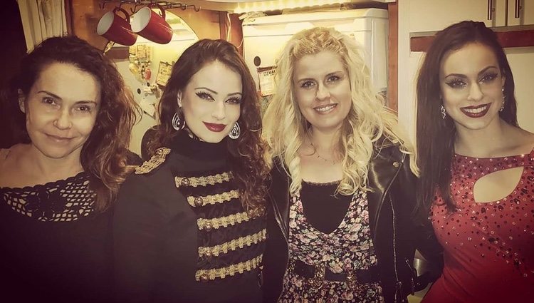Marina junto con Niedzela y su familia en el circo Raluy/Foto: Instagram