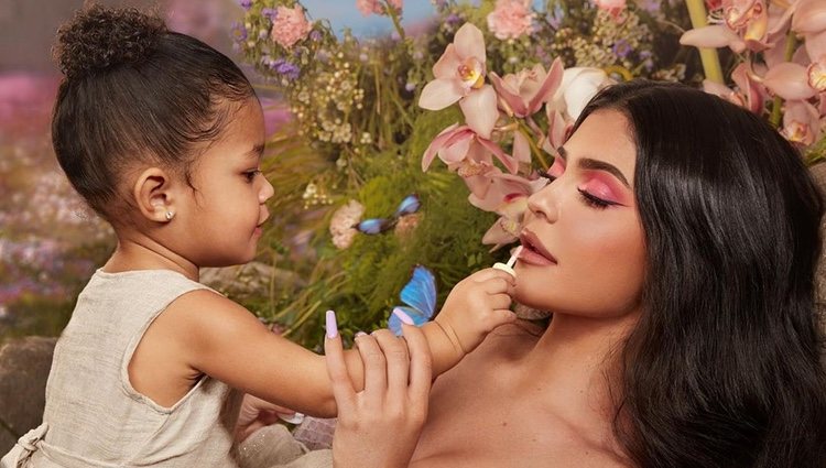 Kylie Jenner promocionando su marca de cosméticos/Instagram