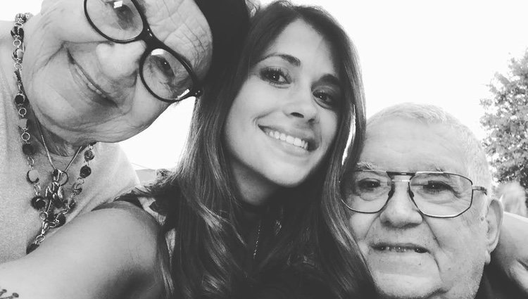 Antonella Roccuzzo con sus abuelos/ Foto: Instagram