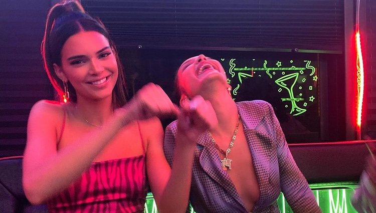 Kendall Jenner junto a la modelo Bella Hadid/ Foto: Instagram