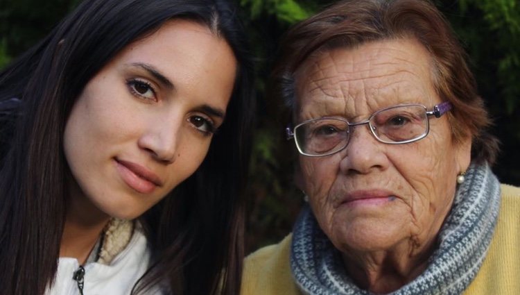 India Martínez junto a su abuela/Foto: Instagram