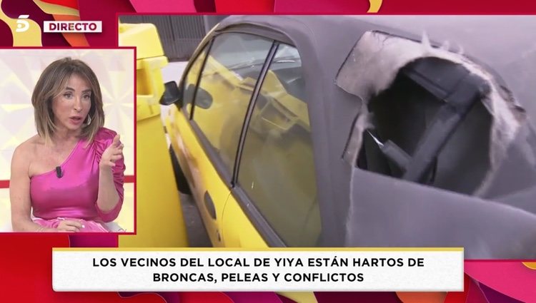 María Patiño viendo el coche destrozado de Yiya|Foto: telecinco.es