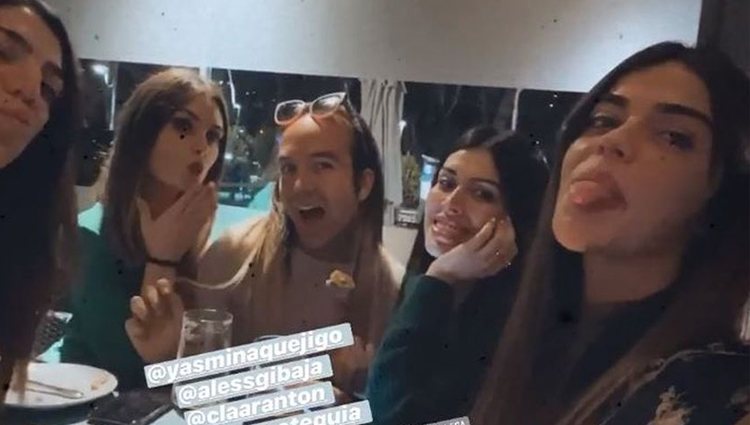 Aless Gibaja, Yasmina y Violeta de cena| Foto: Instagram