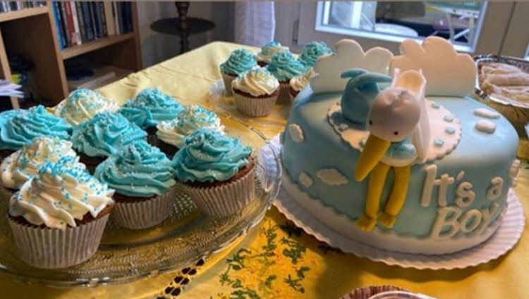 Almudena Navalón enseña la mesa de dulces de su 'baby shower'/Instagram