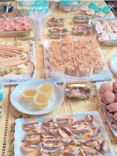 Almudena Navalón muestra la comida de su 'baby shower'/Instagram