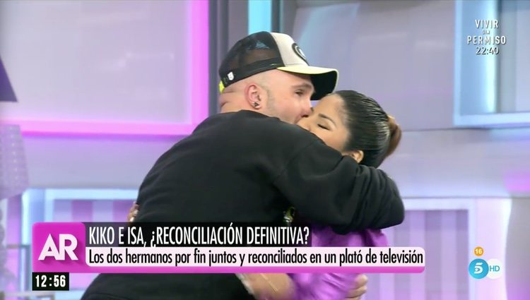 Kiko Rivera y Chabelita abrazándose en 'AR' / Telecinco.es