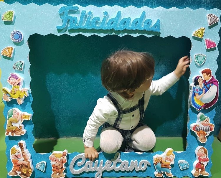 La imagen con la que Cayetano Rivera felicita a su hijo/ Foto: Instagram
