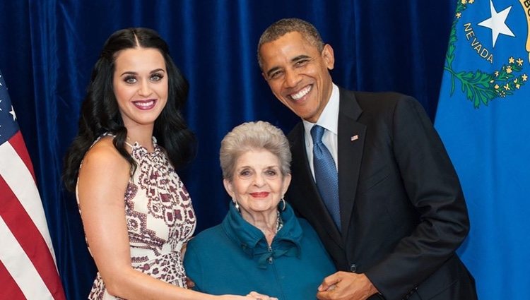 Katy Perry y su abuela Ann con Obama / Instagram