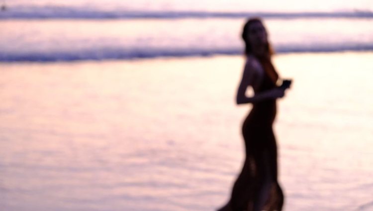 Ben Affleck y Ana de Armas dieron románticos paseos por la playa | Foto: Instagram