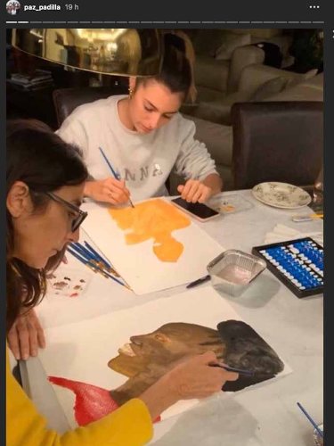 Paz Padilla y su hija Anna pintando | Instagram