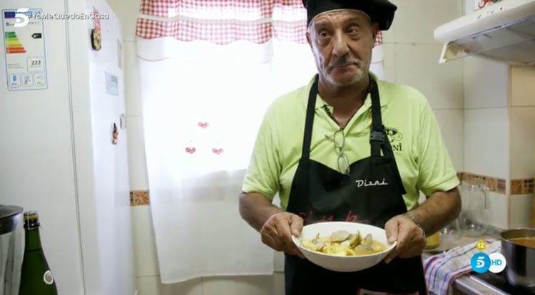 El Dioni preparando la cena en 'Ven a cenar conmigo: Gourmet Edition'