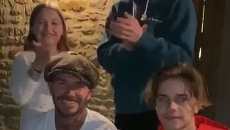 David Beckham junto a su familia aplaudiendo/ Foto: 'Instagram'