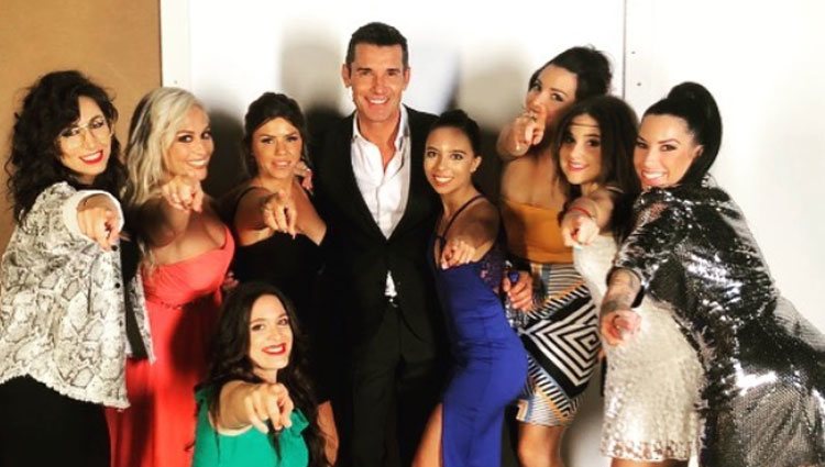 Eugenia Benavides con algunos compañeros de 'me quedo contigo'/ Foto: Instagram