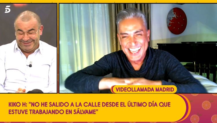 Kiko Hernández se parte de risa con Jorge Javier Vázquez en 'Sálvame'/ Foto: telecinco.es