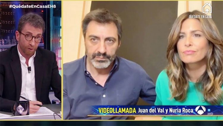 Juan del Val y Nuria Roca hablando con Pablo Motos en 'El Hormiguero'/ Foto: Antena 3