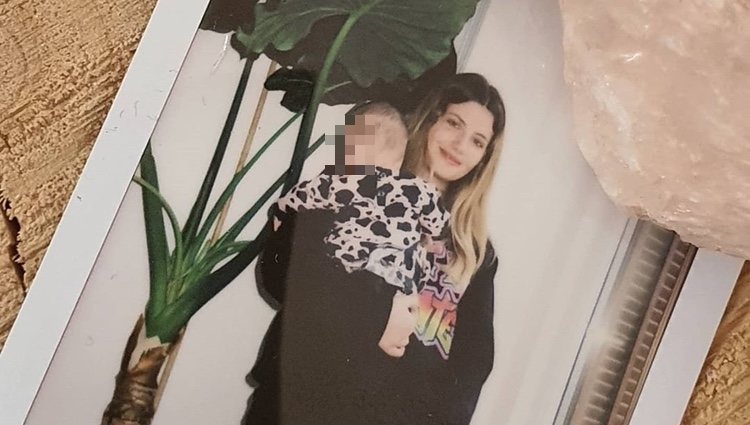Miriam Giovanelli con su hija Renata en brazos en su quinto mes de vida / Instagram