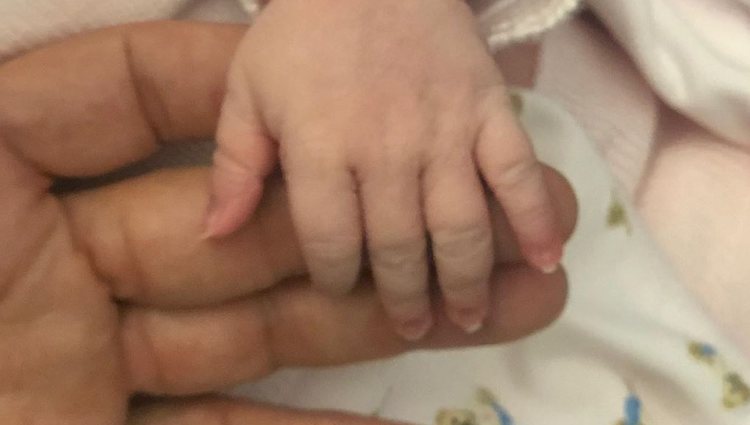 La recién nacida con Gustavo González | Foto: Instagram
