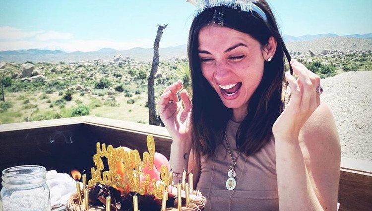 Ana de Armas con su tarta | Instagram