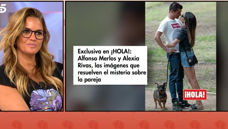 Marta López viendo la foto de Merlos y Alexia Rivas en Hola | Foto: telecinco.es