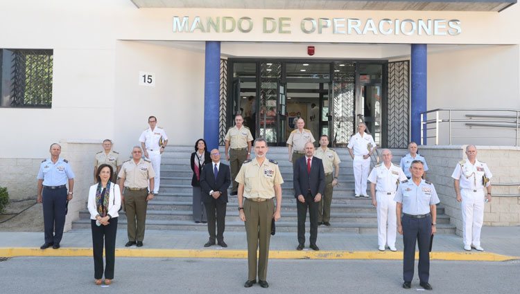 El Rey Felipe en el minuto del silencio del Día de las Fuerzas Armadas/ Foto: Casa Real española