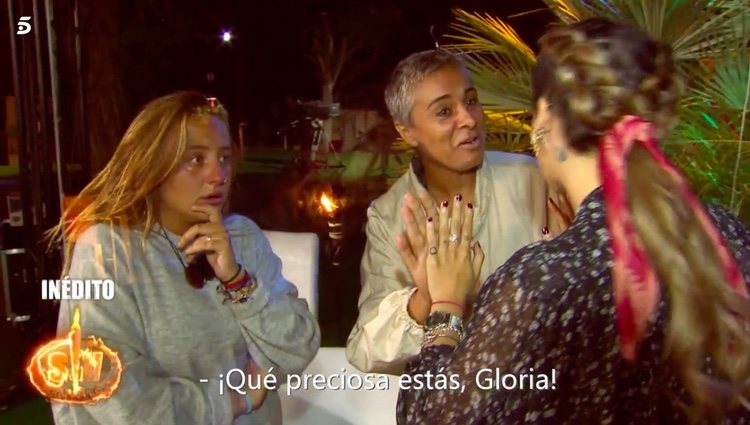 Gloria Camila hablando con Rocío Flores y Ana María Aldón / Telecinco.es