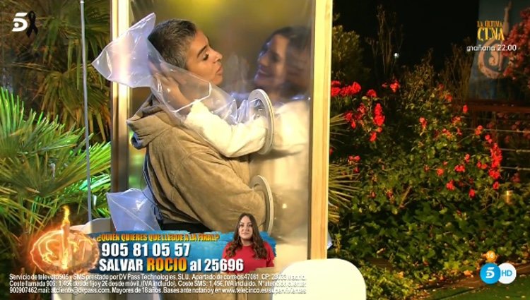 Ana María y su hija abrazándose / Telecinco.es