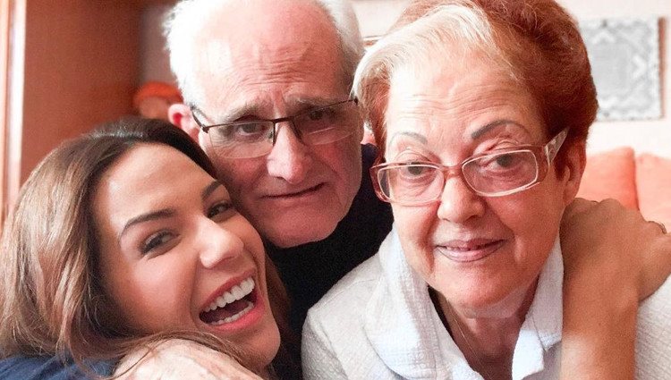 Tamara Gorro con sus abuelos | Instagram