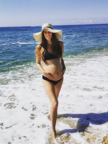 Ona Carbonell presumiendo de embarazo en la playa/ Foto: Instagram