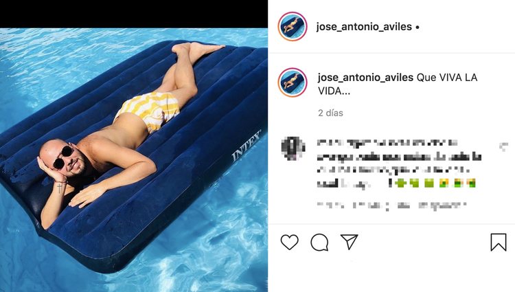 José Antonio Avilés, muy relajado en su piscina | Foto: Instagram