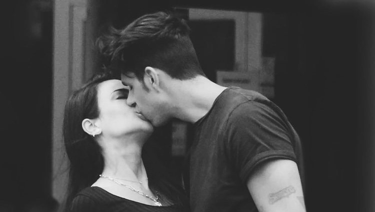 Carla Barber y Diego Matamoros besándose / Instagram