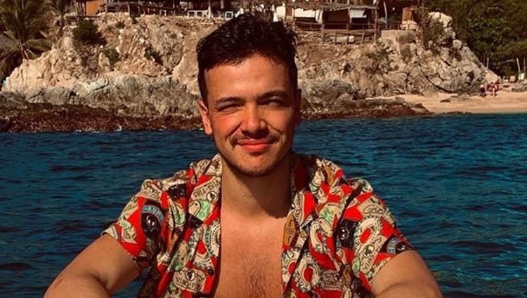 Sebastián Athié durante un paseo en barca / Instagram