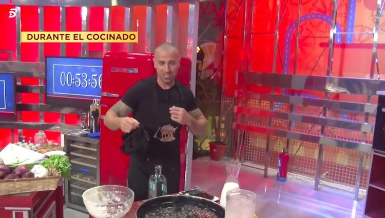Rafa Mora saliendo de las cocinas / Telecinco.es