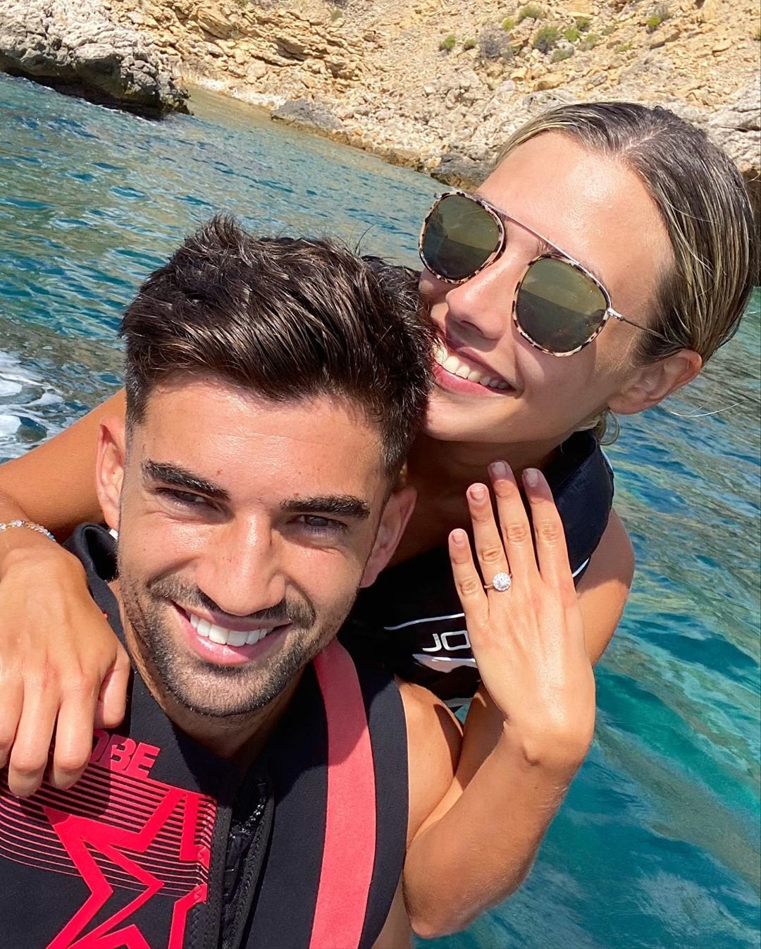 Karen muestra su anillo de compromiso | Instagram