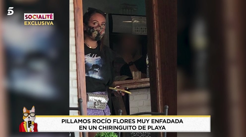 Roció Flores salió muy enfadada del restaurante | Foto: Telecinco.es