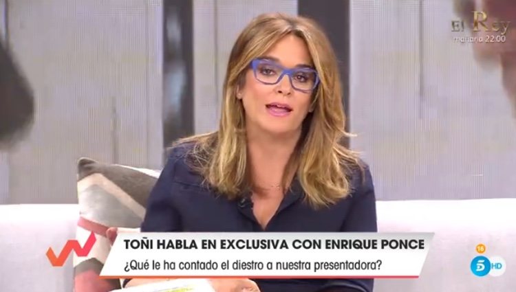 Toñi Moreno explicando el comunicado de Enrique Ponce / Telecinco.es