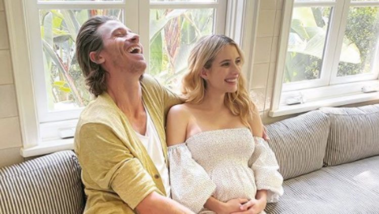 Emma Roberts presumiendo de su embarazo junto a su chico/ Foto: Instagram