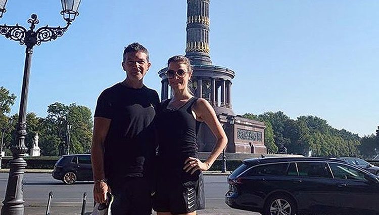 Antonio Banderas con su novia en su viaje a Berlín/ Foto: Instagram
