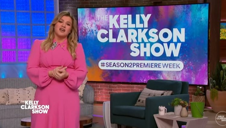 Kelly Clarkson hablando de su divorcio en su programa