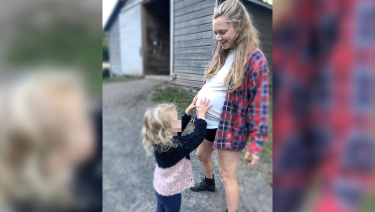 Amanda Seyfried luciendo su segundo embarazo / Instagram